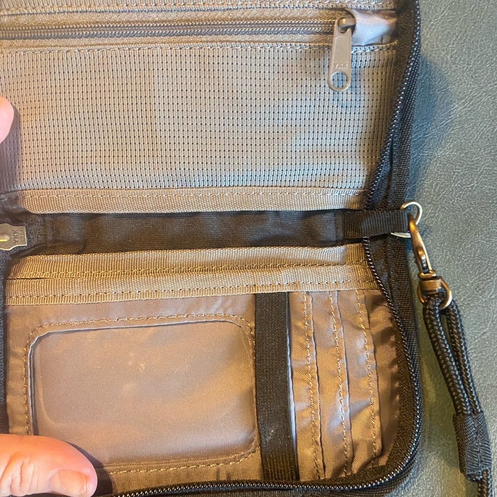 Eddie Bauer Travel Wallet - Picture 5 of 9